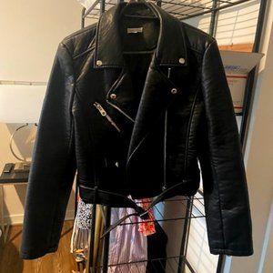 NEW WITHOUT TAGS Black Leather Cropped Jacket with Adjustable Waist Closure